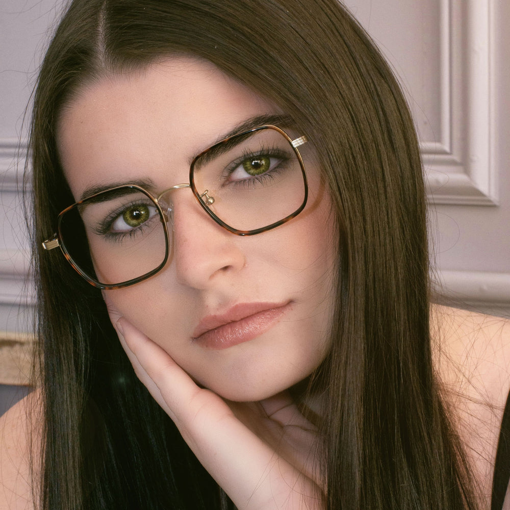 Originel eyewear France vous propose un guide pour choisir la forme de vos lunettes, visagisme pour le visage carré