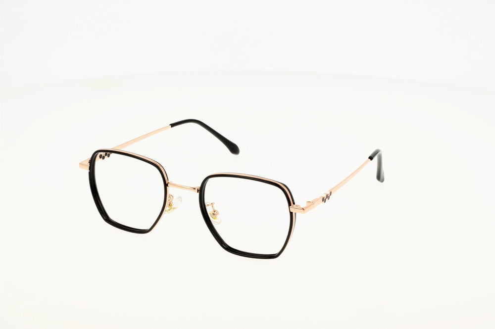 
                  
                    Tola est une lunette tendance et originale. Le combiné de matière métal et acétate relève ton regard. Sa couleur noire apporte du caractère à la monture et le doré est lumineux sur la peau. Sa branche a sa touche d'originalité avec ce nid d'abeille discret.  Tola existe aussi en translucide pour plus de douceur.
                  
                