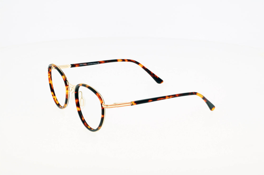 
                  
                    Originel eyewear France vous propose des lunettes de vue pour femme originales et tendances, de couleur écaille et dorée. Profitez de l'essayage virtuel pour les essayer.
                  
                